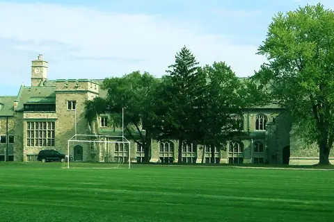 阿尔伯特学院 校园照片 3