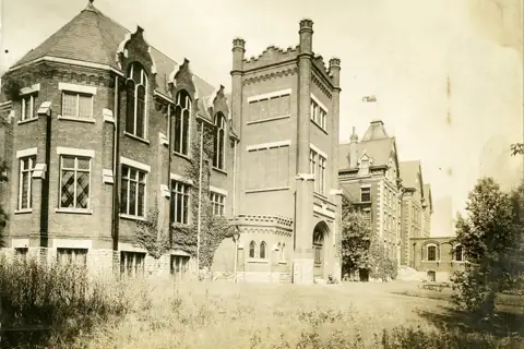 阿尔伯特学院 校园照片 5