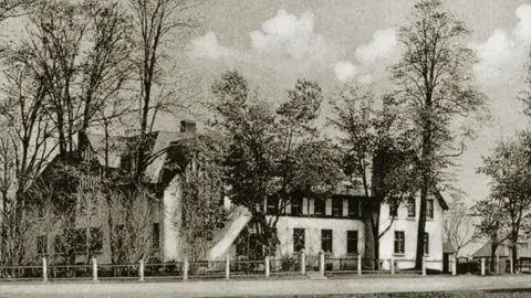 Elmwood School 校园照片 4