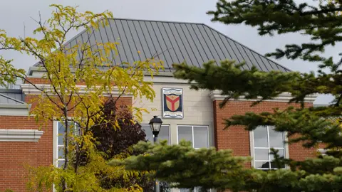 Holy Trinity School 校园照片 5