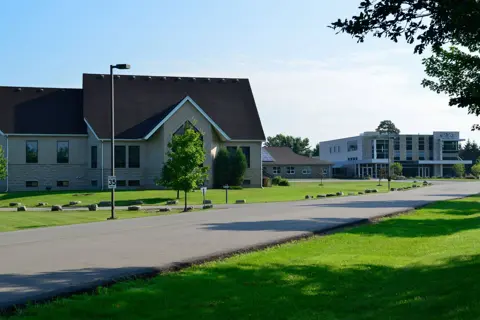 St. John's-Kilmarnock School 校园照片 5